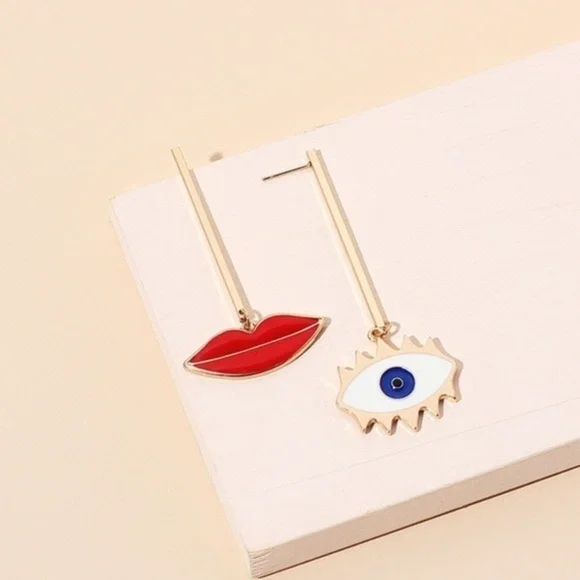 3/$30 💛 Evil Eye And Lip Earrings - Picture 3 of 7